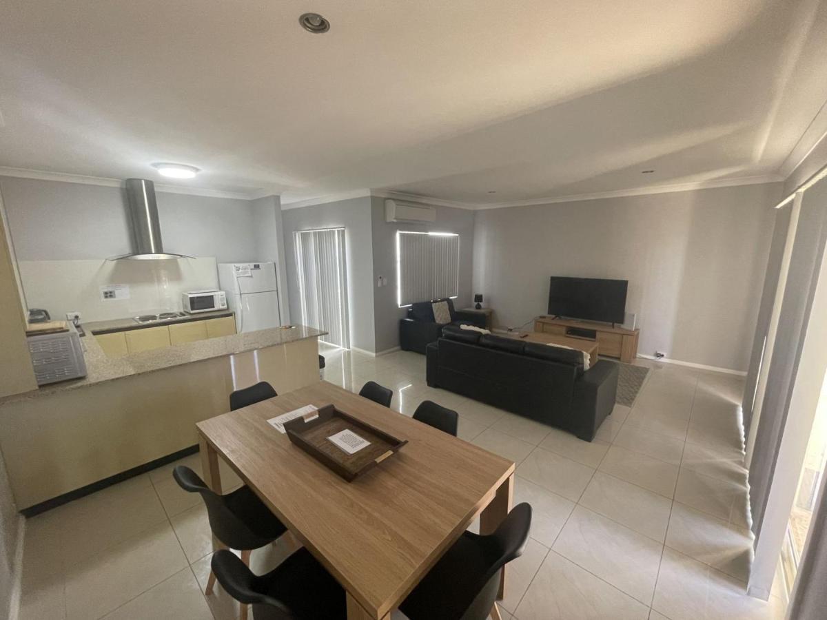 ジュリアン・ベイ Unit 39 Seafront Estateヴィラ エクステリア 写真